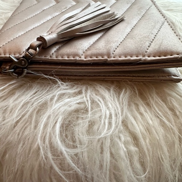 Neiman Marcus champagne metallic clutch - Picture 4 of 4